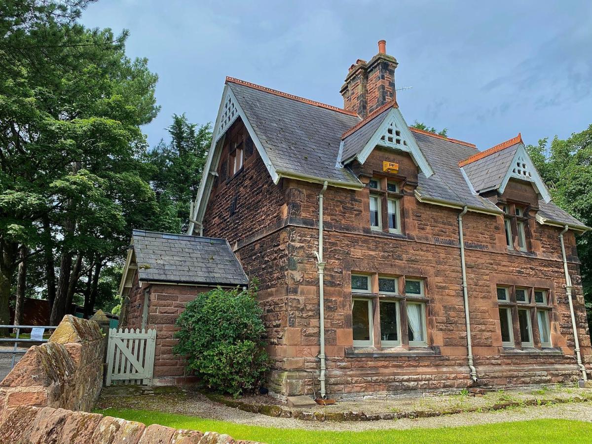 Thornton Manor - Holiday Cottages And Apartments Heswall Exterior photo