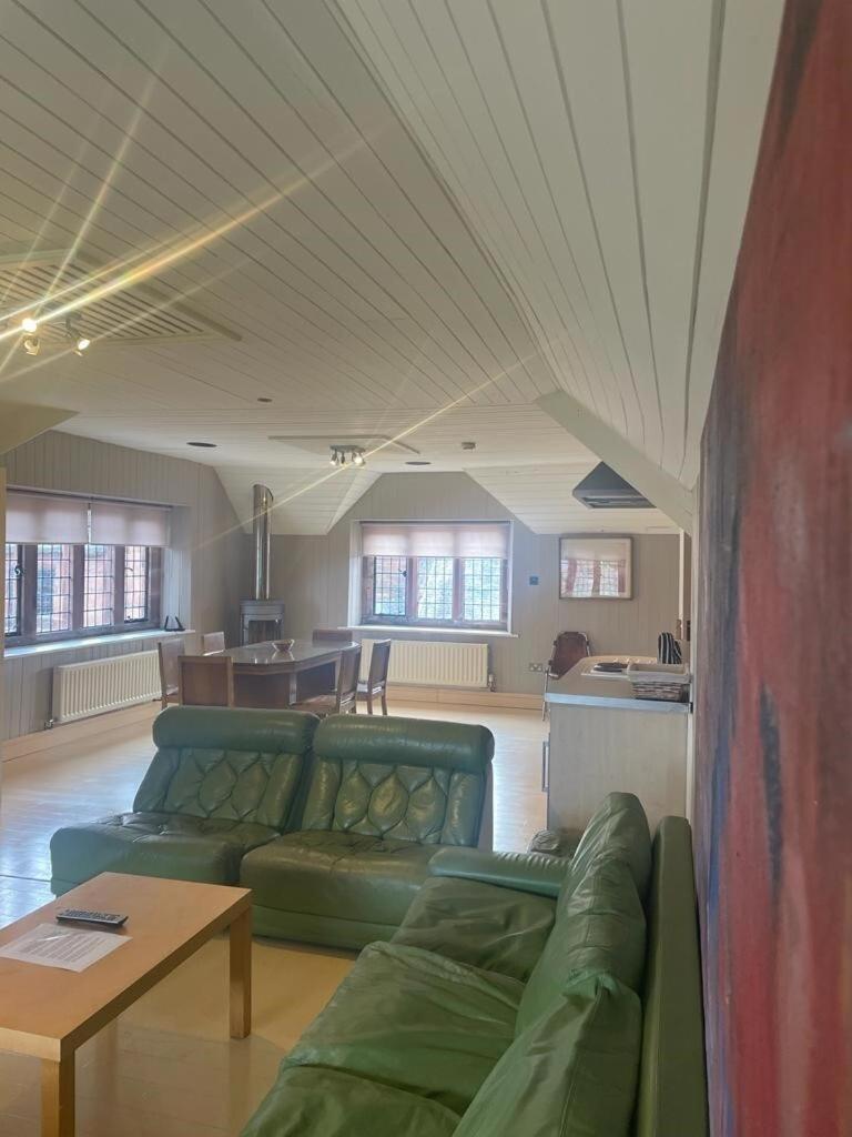 Thornton Manor - Holiday Cottages And Apartments Heswall Room photo