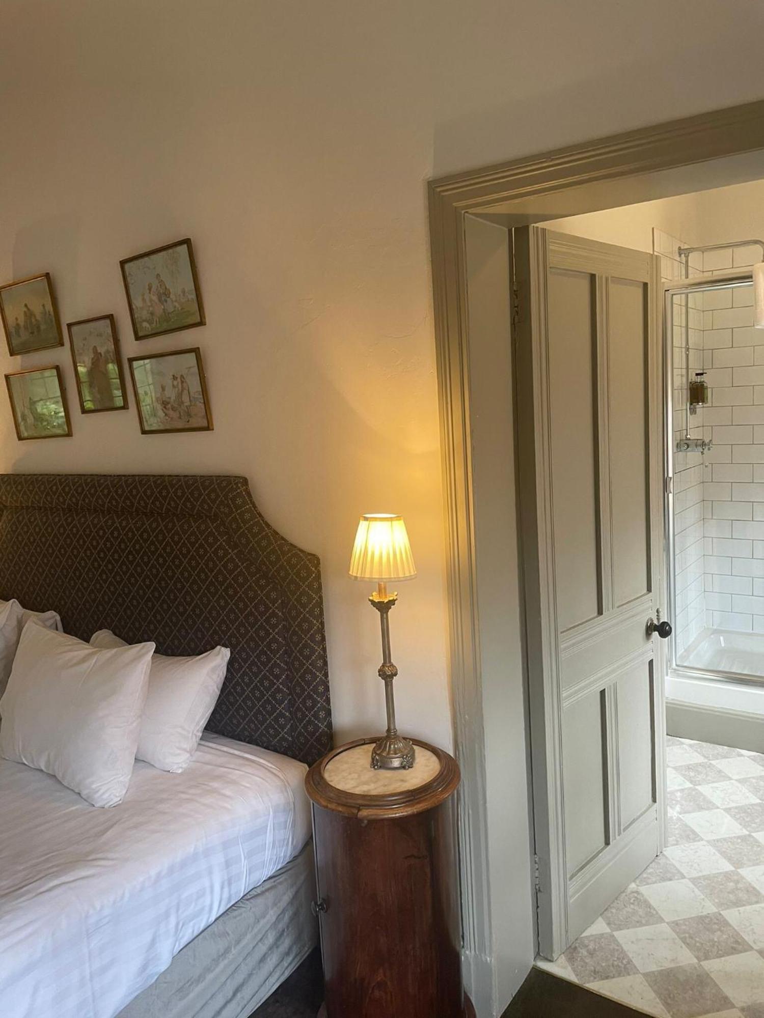 Thornton Manor - Holiday Cottages And Apartments Heswall Room photo