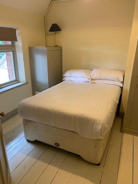 Thornton Manor - Holiday Cottages And Apartments Heswall Room photo