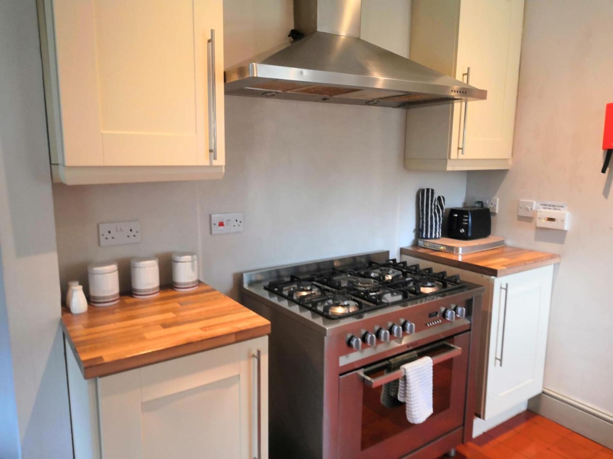 Thornton Manor - Holiday Cottages And Apartments Heswall Room photo