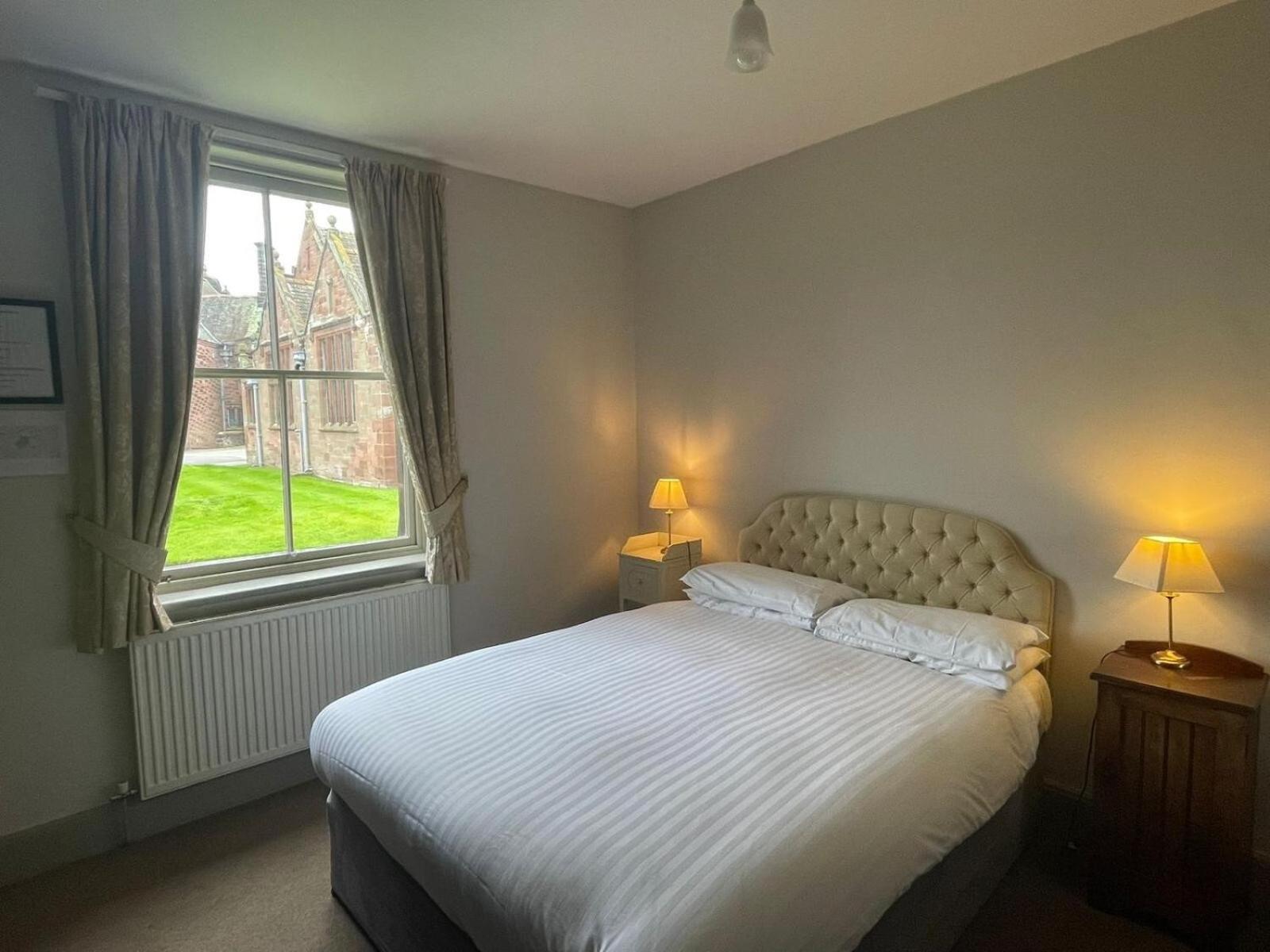 Thornton Manor - Holiday Cottages And Apartments Heswall Room photo